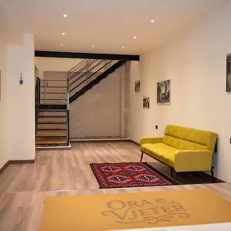 Ora E Vjeter1 Bed & Breakfast Vlore